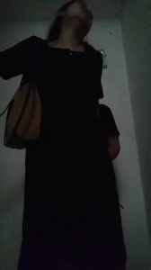 和邻居熟女在楼道来一发